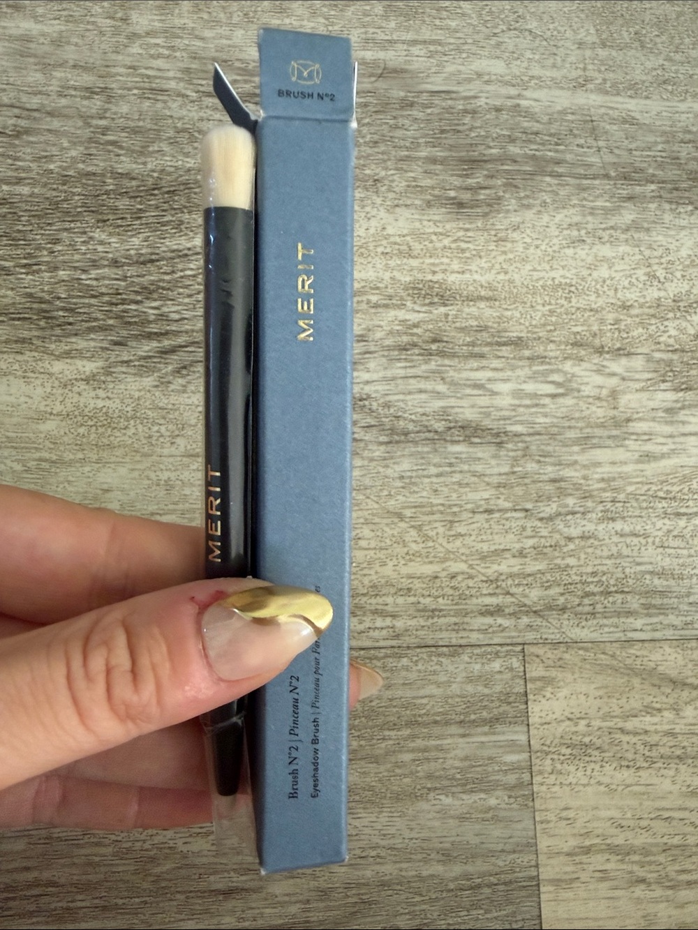 Merit Brush No.2 Eyeshadow Brush - Black Handle with Ivory Bristles
